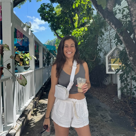 Meet your Posher, Amanda - Picture 2 of 4